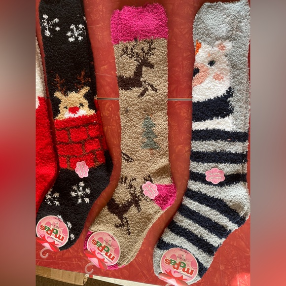 🎄❤️💚🧑‍🎄🐧NWT LONG MOPAS FUZZY COMFY SOCKS - Picture 13 of 16
